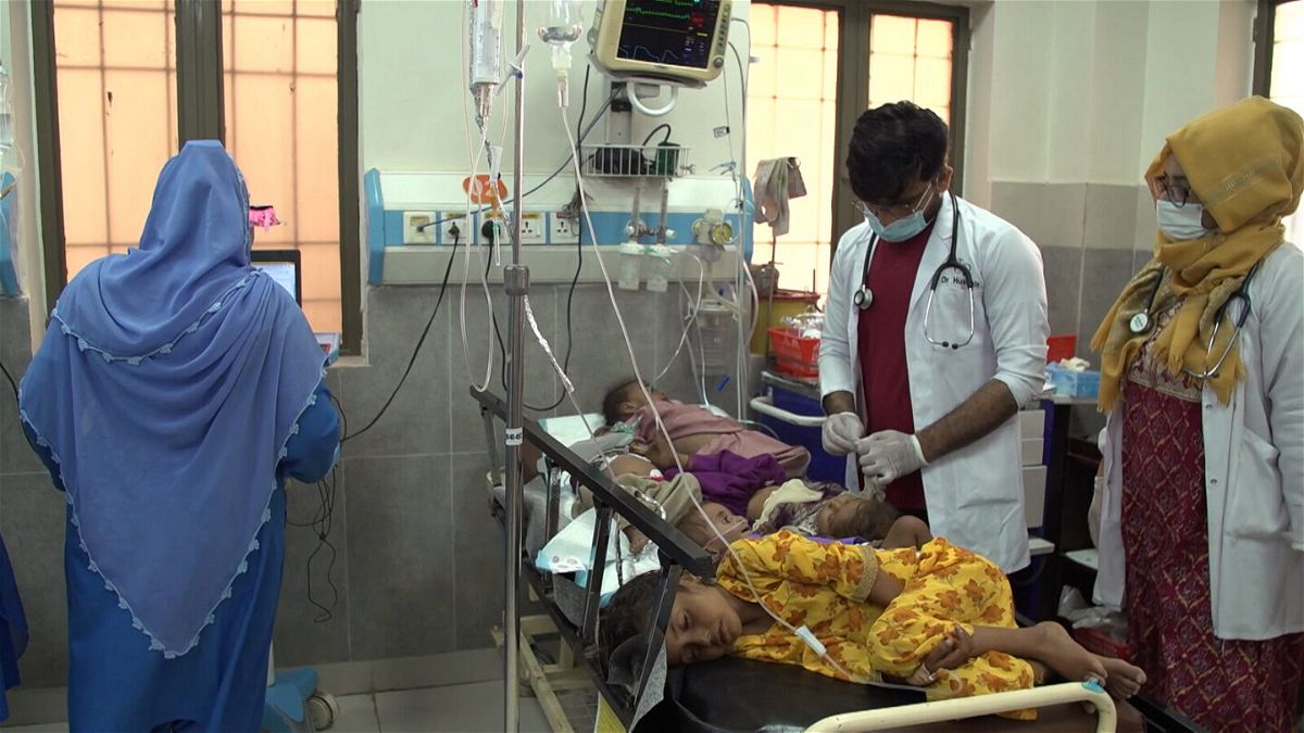 <i>Javed Iqbal/CNN</i><br/>Children receive treatment at Mother and Child Healthcare Hospital in Pakistan's Sindh province.