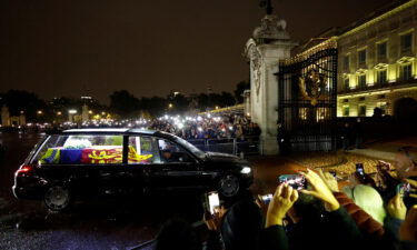 People watch the arrival of the hearse carrying the coffin of Britain's Queen Elizabeth II in London on September 13.