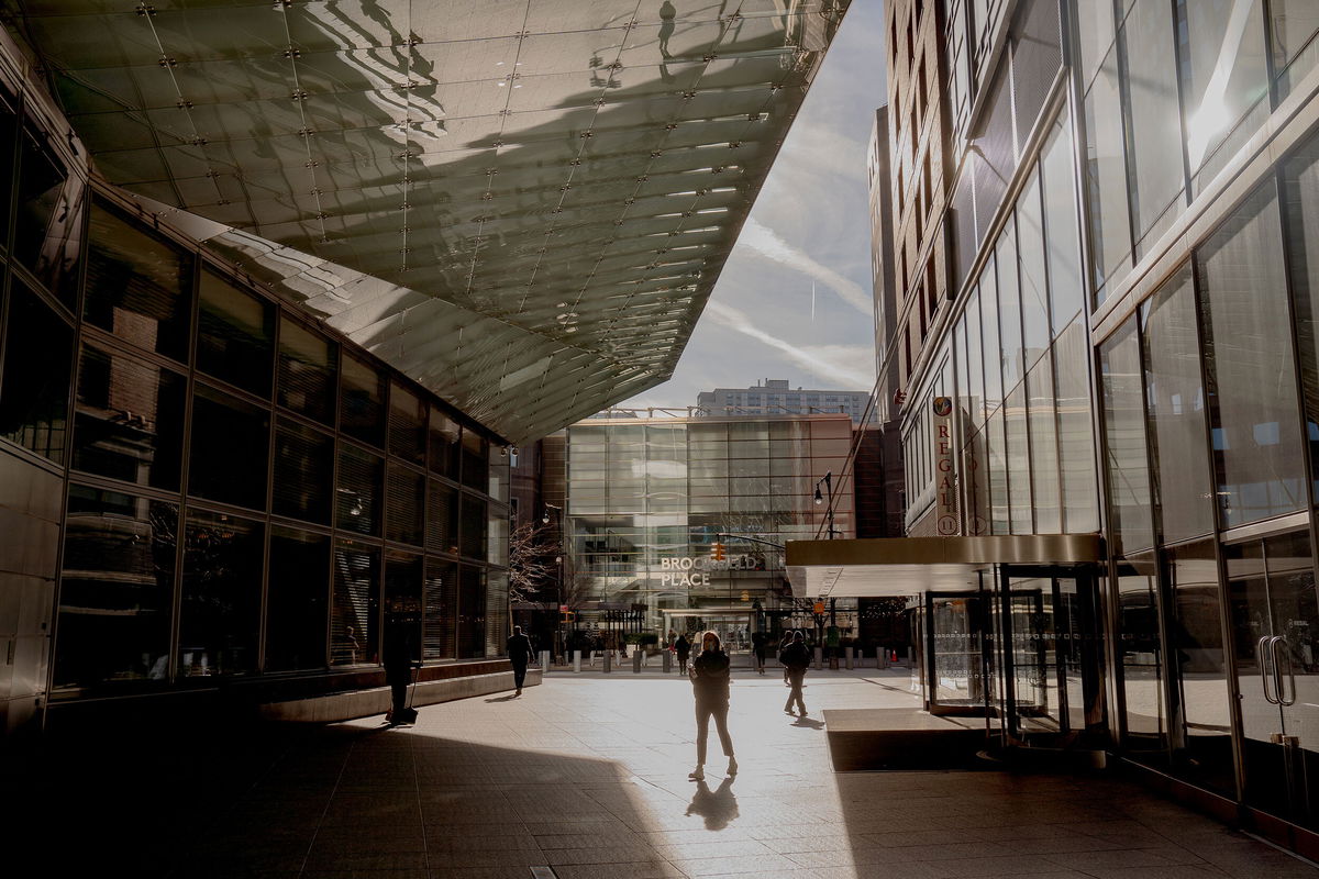 <i>Amir Hamja/Bloomberg/Getty Images</i><br/>The Goldman Sachs headquarters in New York is seen here on January 4. Goldman Sachs told its New York City-based employees on September 21 that as of November 1 they will no longer need to get vaccinated for Covid-19.