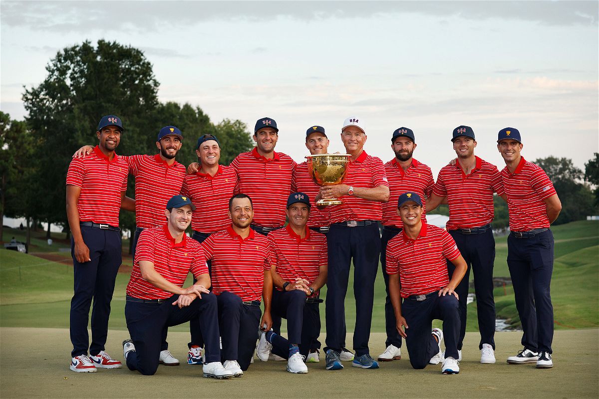 <i>Jared C. Tilton/Getty Images</i><br/>The victorious US Team poses with the Presidents Cup trophy.