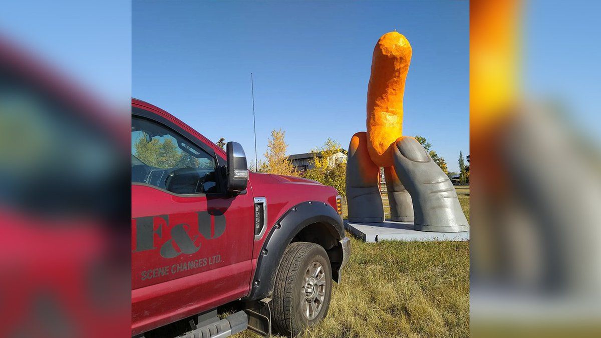 The Cheetos brand erected the statue in the Cheadle community of Alberta, Canada.(F&D Scene Changes Calgary / LIFESTYLOGY /TMX)