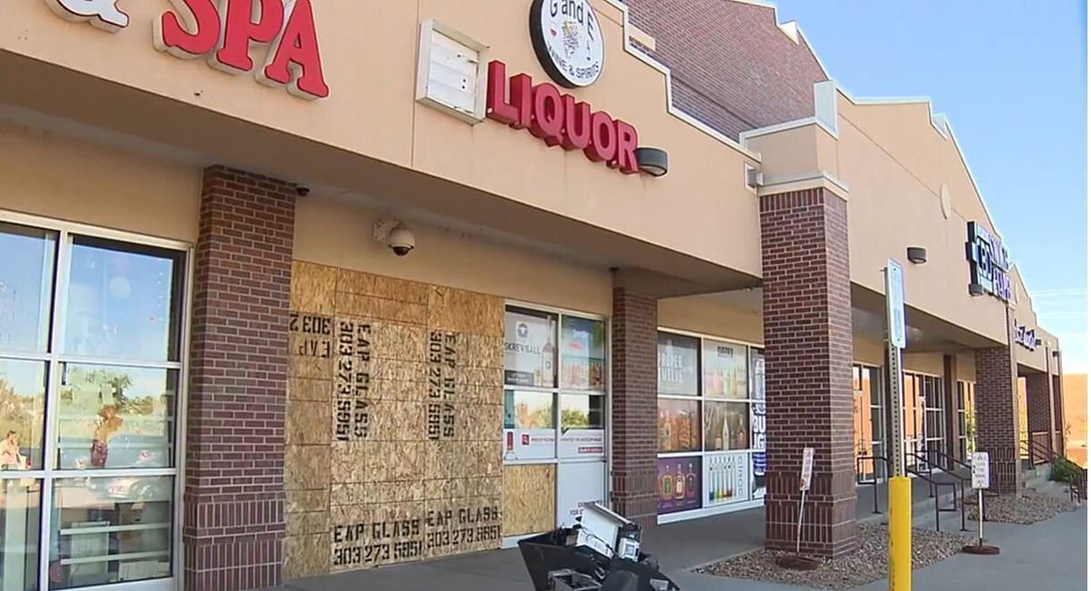 <i>KCNC</i><br/>Aurora's mayor is calling for change after G&E liquor store was broken into twice in the same night.