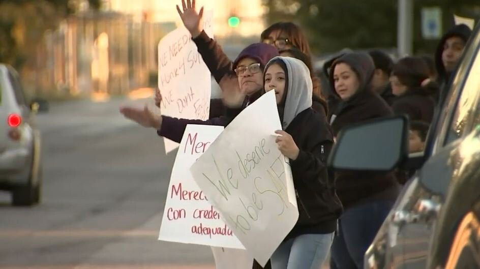 <i>WLS</i><br/>Parents and students staged a protest at St. Stanislaus school in East Chicago over administrators' decision to send home a teacher who admitted to having a 