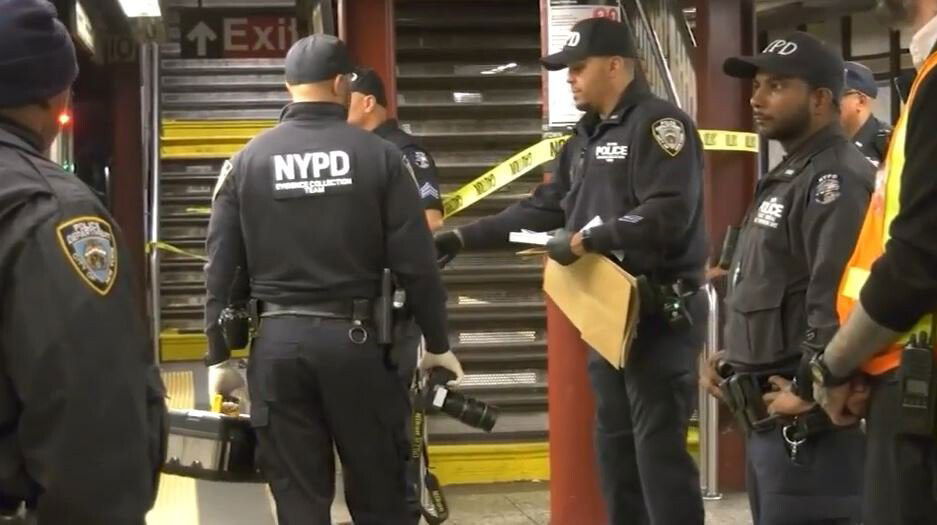 <i>WABC</i><br/>A 26-year-old man was stabbed in the subway on Manhattan's Upper West Side