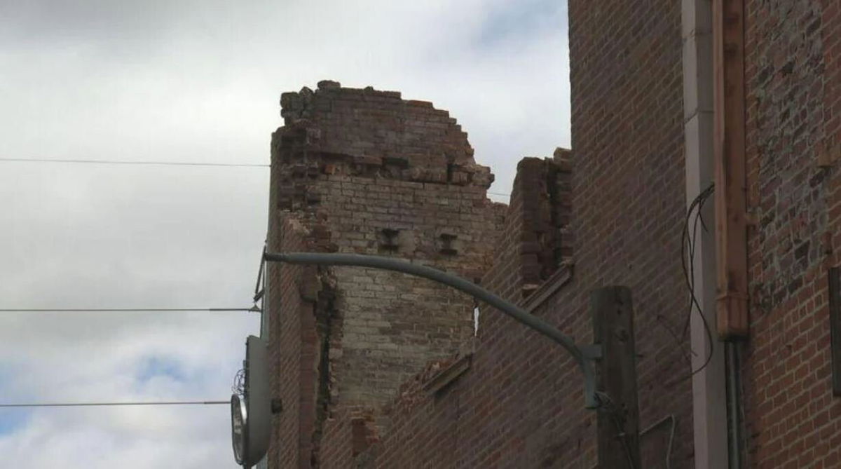 <i>KTBS</i><br/>Part of a back wall at the burned out former Shreve Square building recently fell.