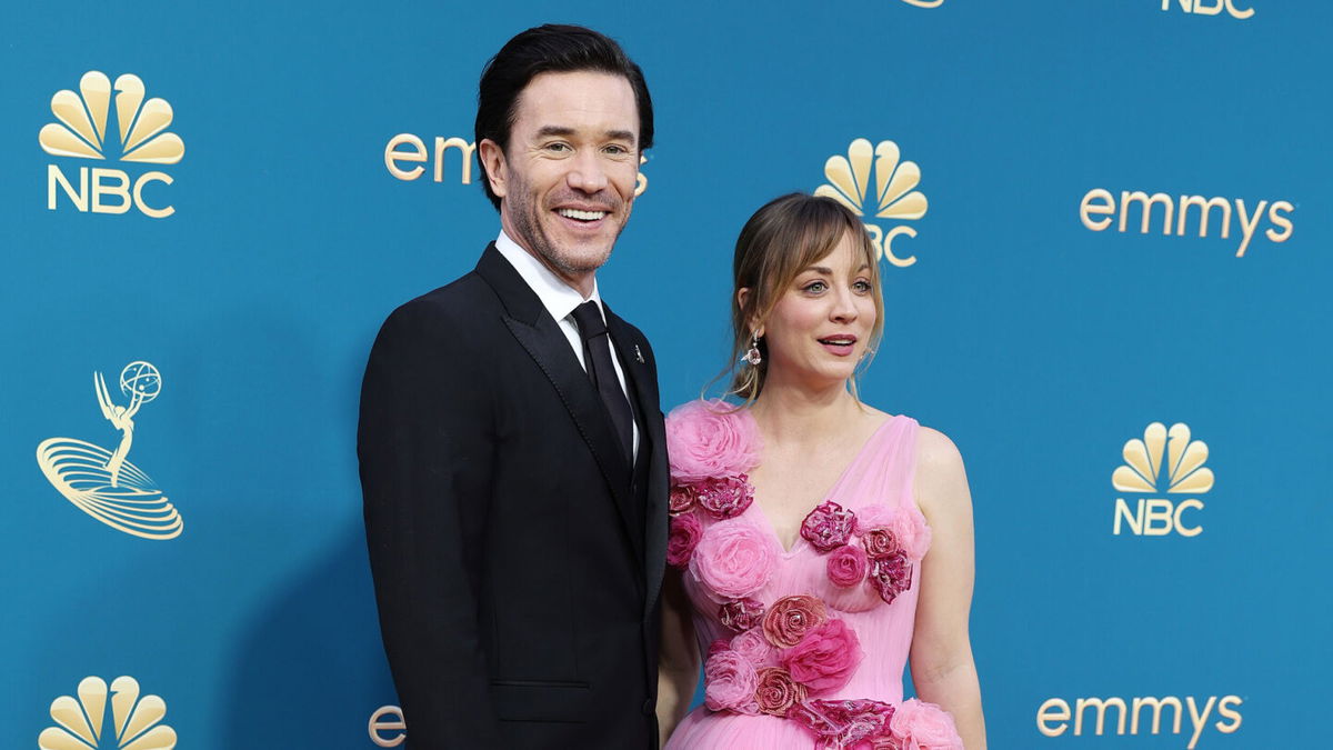 <i>Brian van der Brug/Los Angeles Times/Getty Images</i><br/>Tom Pelphrey and Kaley Cuoco