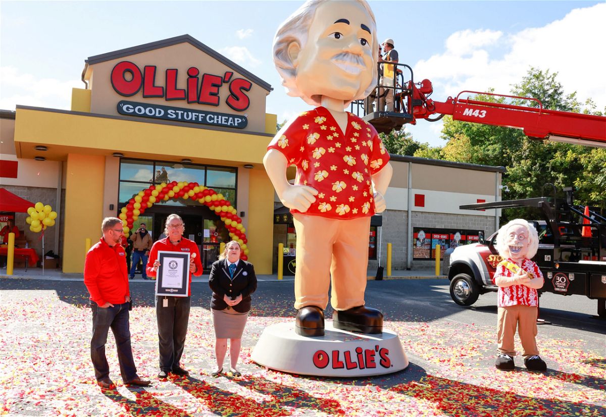 <i>Jason Miczek/AP</i><br/>Bargain retailer Ollie’s says it broke a world record with a 16.5 foot tall