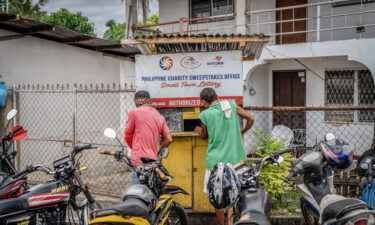 A 236 million peso ($4 million) lottery jackpot shared among a record number of more than 400 winners has sparked questions in the Philippine Senate. Lottery hopefuls in Cebu