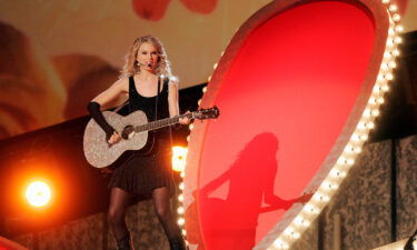 Taylor Swift performs at the 41st Annual Country Music Association Awards in November 2007