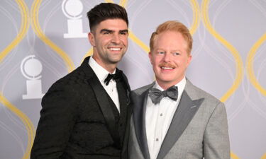 Jesse Tyler Ferguson and husband Justin Mikita (L)