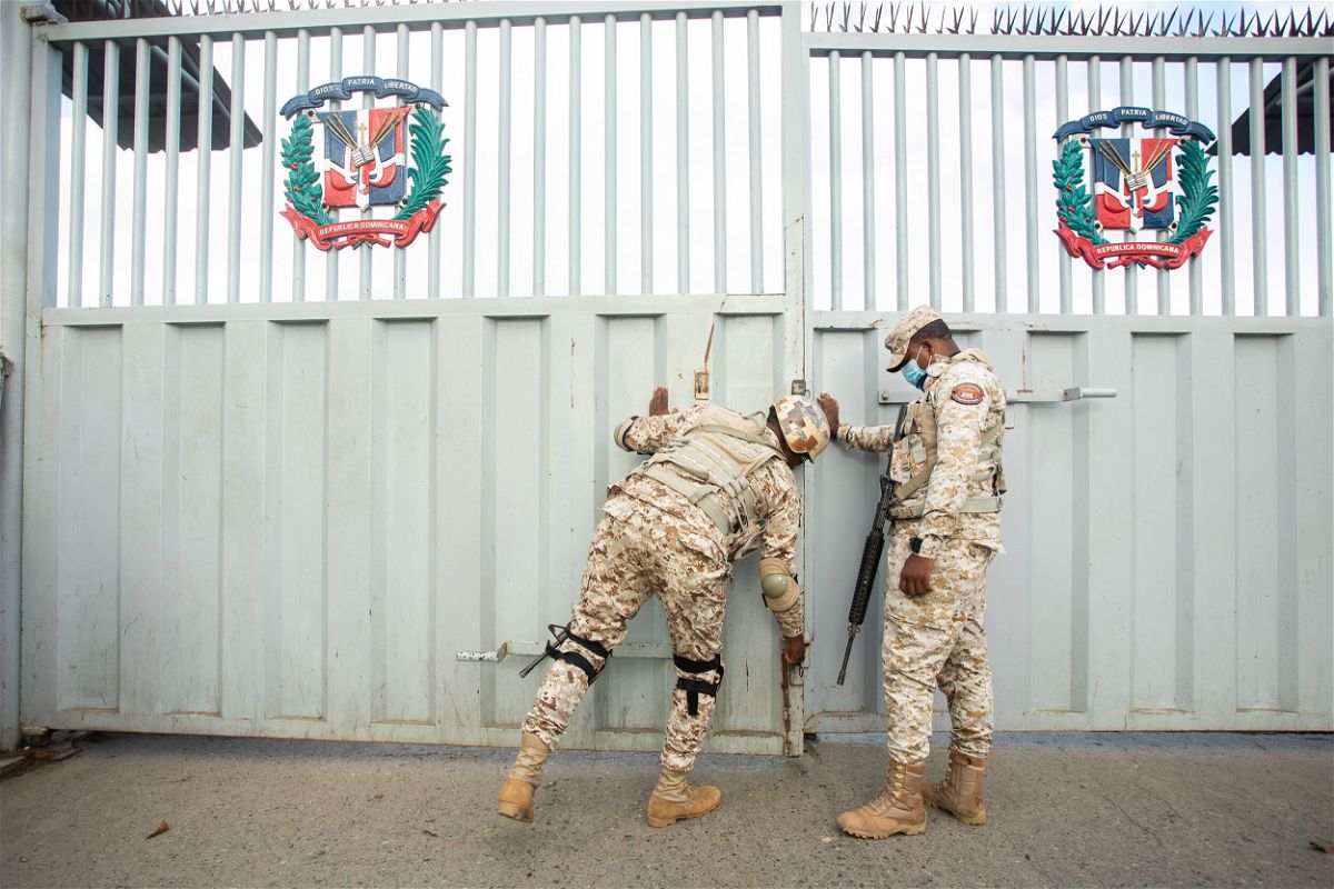 <i>Tatiana Fernandez Geara/Bloomberg/Getty Images/FILE</i><br/>Members of the Specialized Border Security Corps (Cesfront) open the entry gate at the Dajabon and Ouanaminthe border bridge in Dajabon