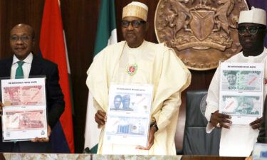 Nigerian President Muhammadu Buhari and Governor of the Central Bank Godwin Emefiele launch the new banknotes.