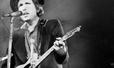 Bob Dylan’s teenage love letters sold for a whopping $669