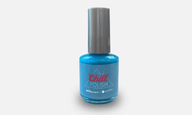Coors Light debuts a color-changing nail polish to enable beer drinkers to temperature-check their glass of beer in a fun way.