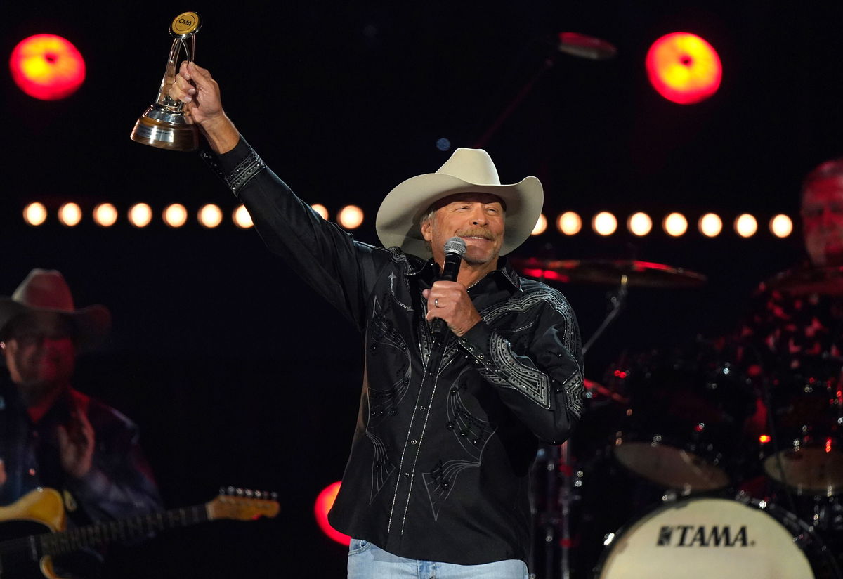 <i>Mark Humphrey/Invision/AP</i><br/>Alan Jackson accepts the Willie Nelson lifetime achievement award during the 56th Annual CMA Awards in Nashville