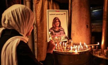 Members of the public paid tribute to the veteran Al Jazeera journalist following her death.