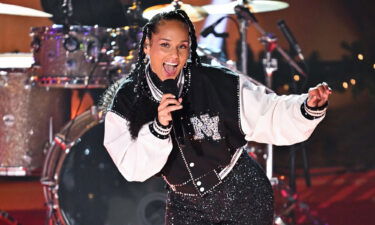 Alicia Keys performs at the 90th Annual Rockefeller Center Christmas Tree Lightin.