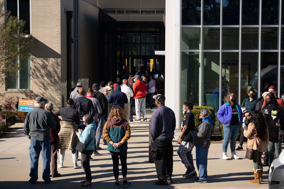 <i>Megan Varner/Reuters</i><br/>Voters line up at Metropolitan Library in Atlanta on November 29