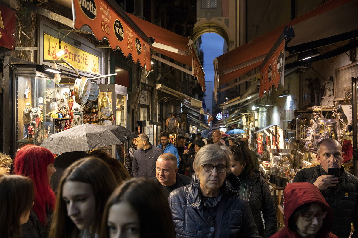 Italy Implements One-way Foot Traffic In 'dangerously' Overtouristed ...