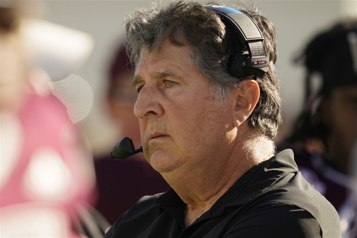 <i>Rogelio V. Solis/AP</i><br/>Mississippi State head coach Mike Leach has died at the age of 61.