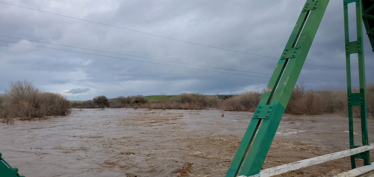 Gonzales River Road bridge closed due to Salinas River flooding KION546