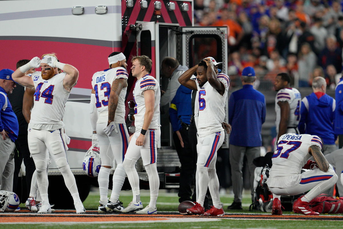 Bills' Hamlin plays in first game after going into cardiac arrest on  national TV - Las Vegas Sun News