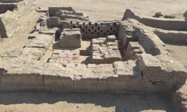 Archaeologists working in the southern Egyptian city of Luxor have uncovered a complete 1