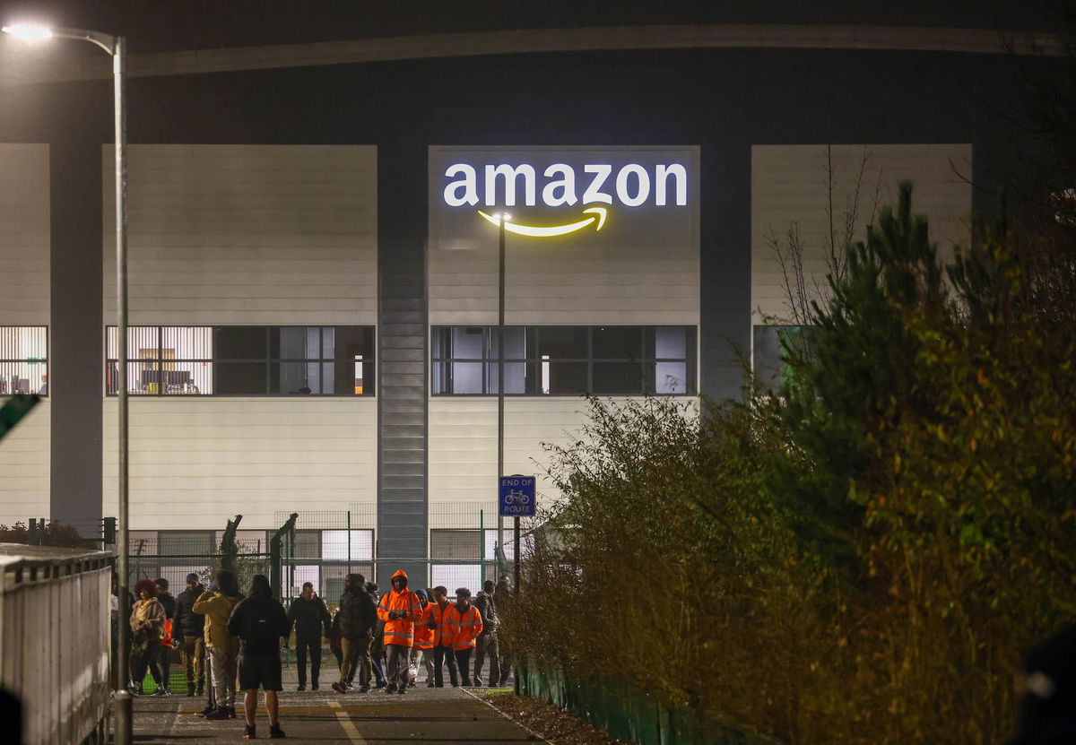 <i>Darreen Staples/Bloomberg/Getty Images</i><br/>Workers leave at shift change as co-workers strike at the Amazon.com Inc. fulfilment centre in Coventry