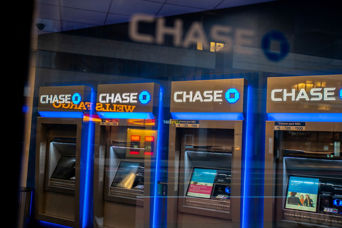 Chase closes some New York ATMs early because of rising crime