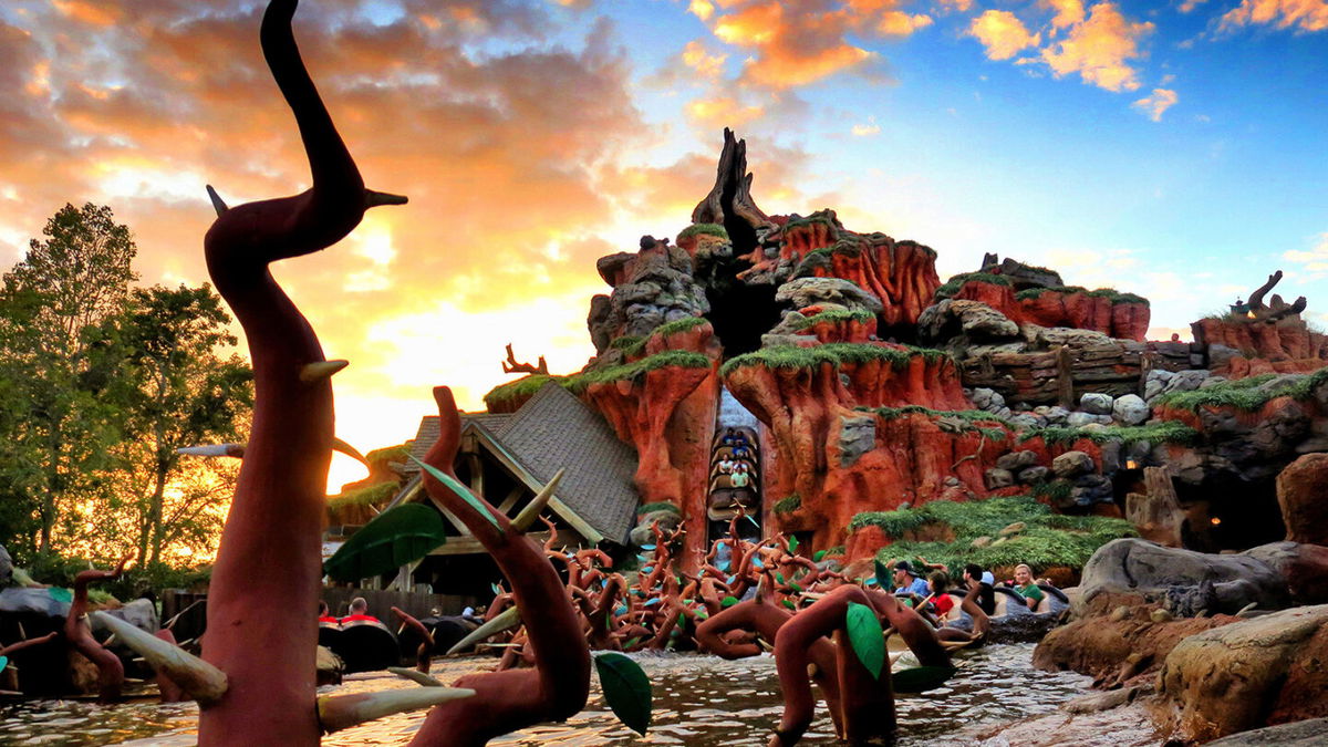 <i>Joe Burbank/Orlando Sentinel/Tribune News Service/Getty Images</i><br/>The sun sets on Splash Mountain in the Magic Kingdom at Walt Disney World