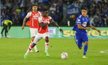 Daniel Cataño (in blue) playing for Millonarios in November 2022.