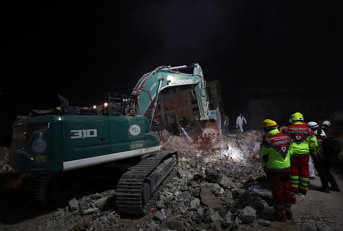 <i>Aytug Can Sencar/Anadolu Agency/Getty Images</i><br/>Search and rescue efforts continue in Hatay province