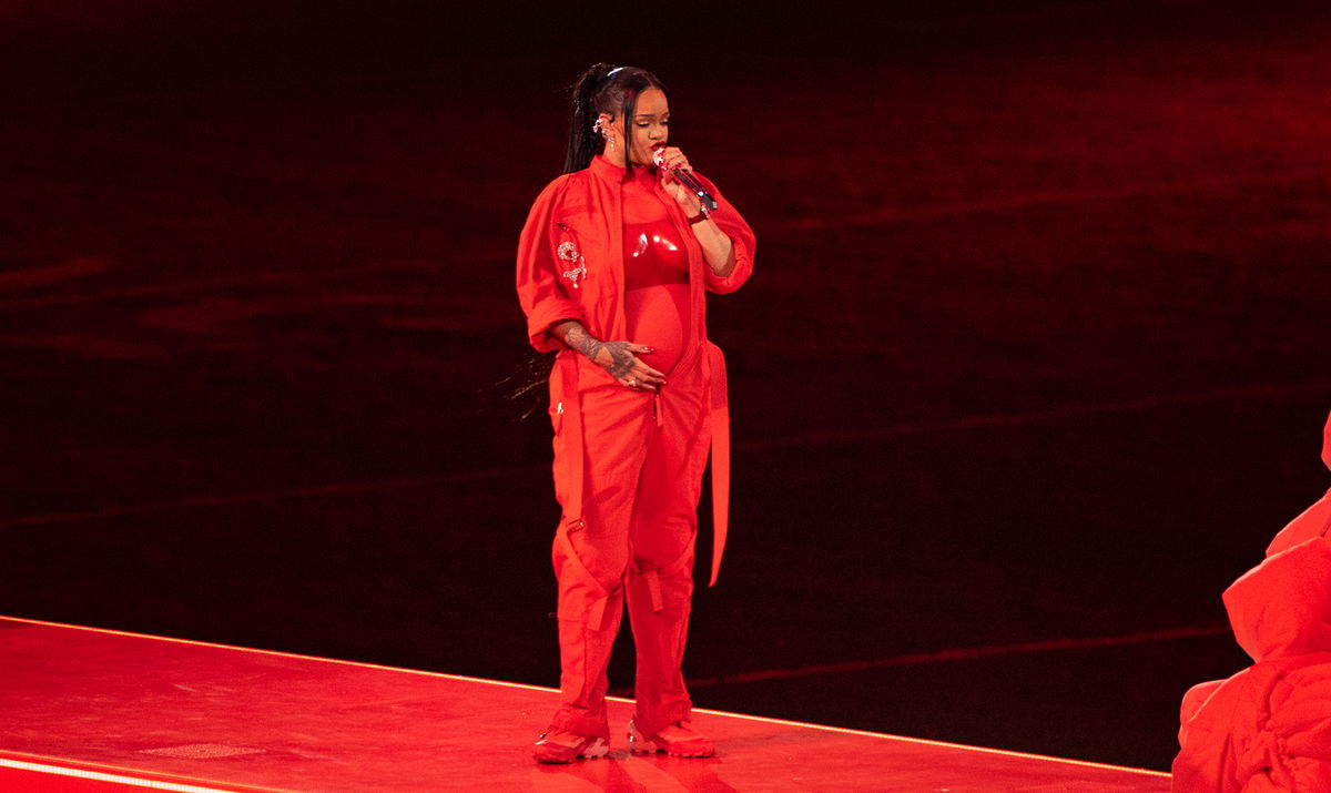 Watch a Pregnant Rihanna Perform All the Hits at Her Super Bowl