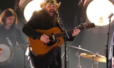 Grammy-winning country music artist Chris Stapleton has been tapped to sing the national anthem.