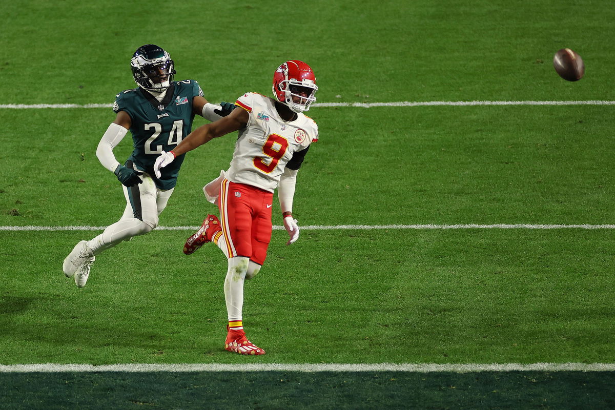 <i>Sarah Stier/Getty Images</i><br/>James Bradberry (left) of the Philadelphia Eagles was called for holding Kansas City's JuJu Smith-Schuster late in the fourth quarter of Sunday's Super Bowl.