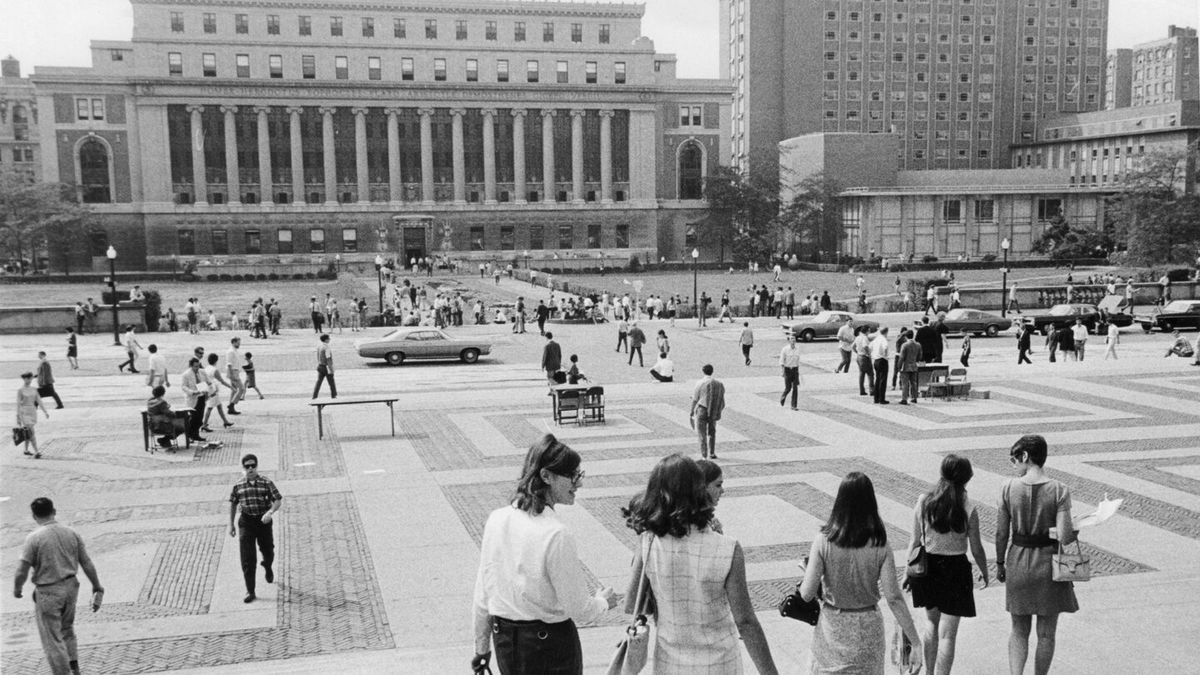 <i>Alan Raia/Newsday RM/Getty Images</i><br/>Students walk to classes on the first day of the Fall semester at Columbia University in New York on September 26