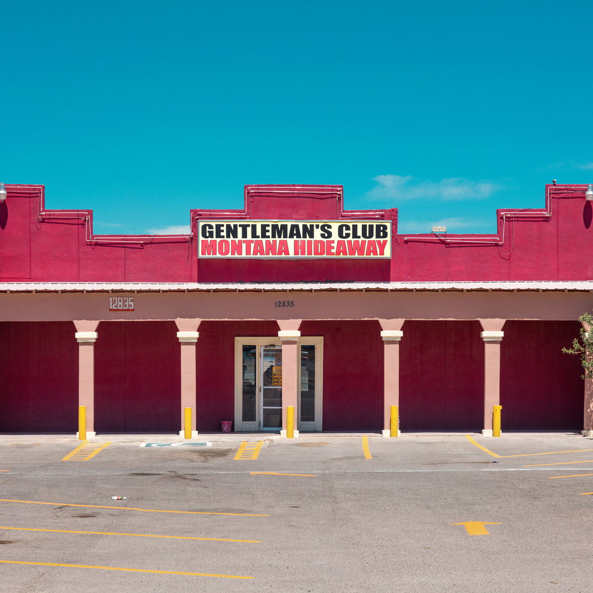 A French photographer offers an unexpected view of the United States —  through its many strip clubs – KION546