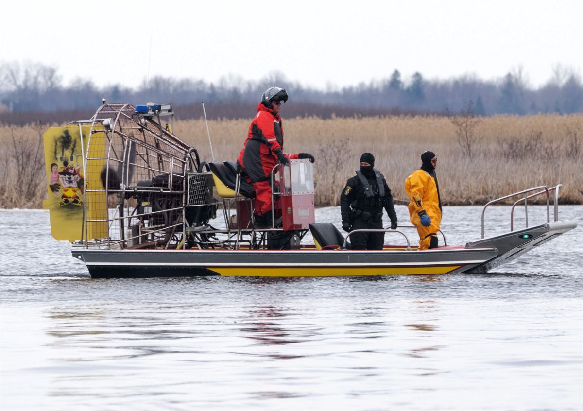 <i>Ryan Remiorz/The Canadian Press/AP</i><br/>Searchers look for victims in Akwesasne