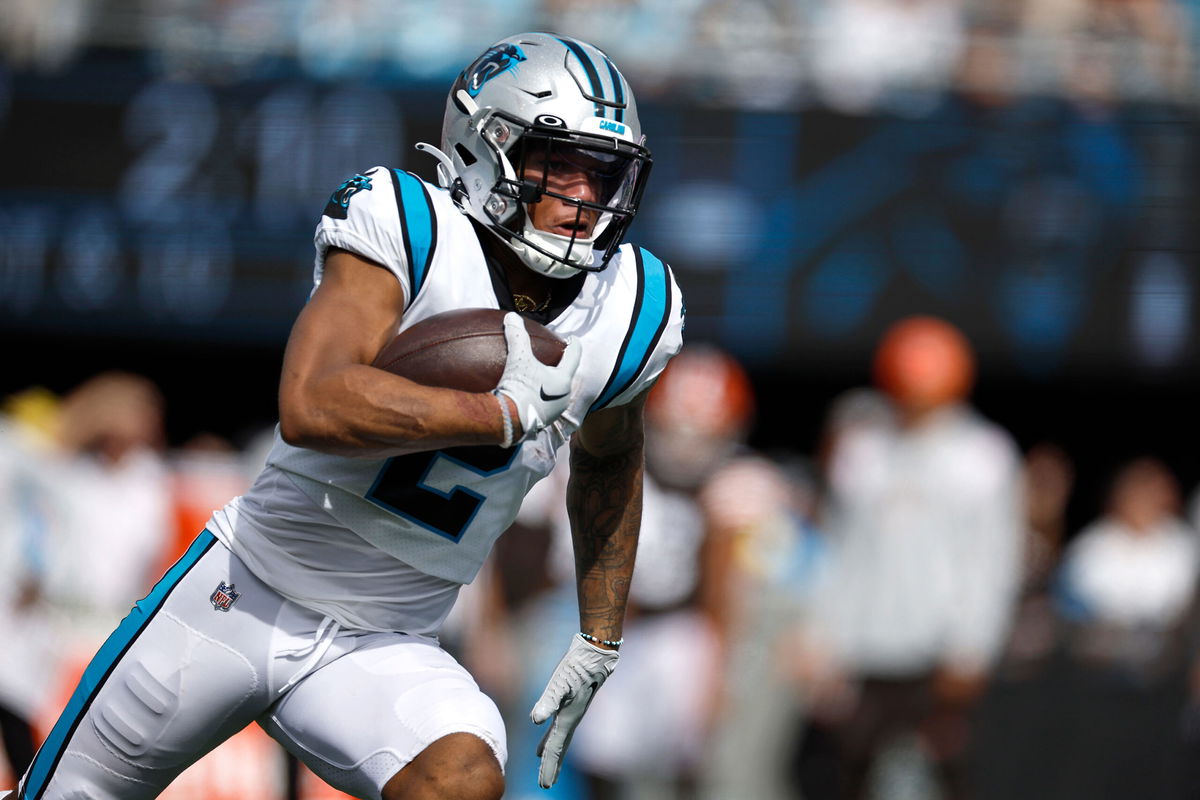 Carolina Panthers complete class, sign first-round pick D.J. Moore