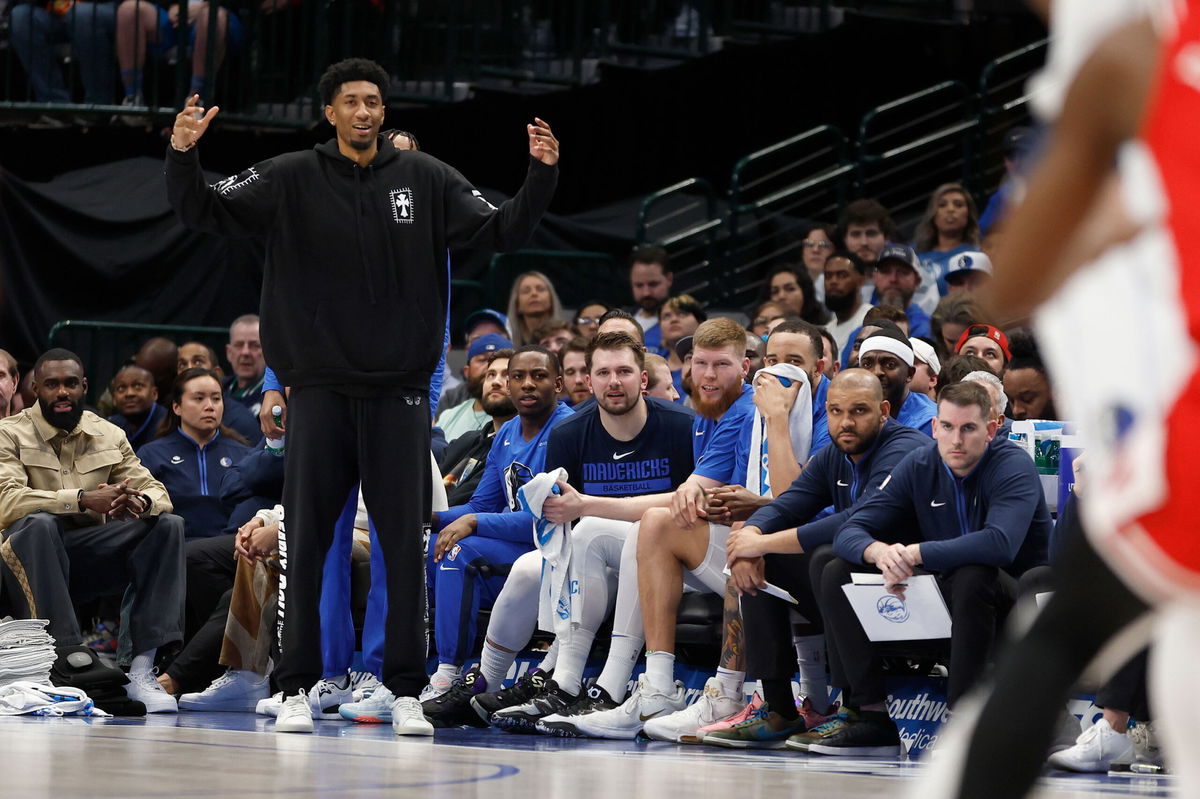 <i>Tim Heitman/Getty Images</i><br/>Luka Dončić (center) and the Mavericks bench watch on during the game against the Chicago Bulls.