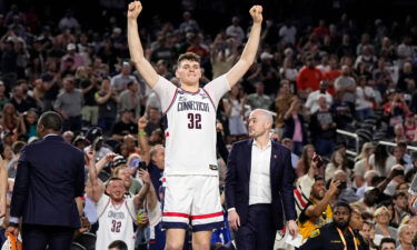 Connecticut center Donovan Clingan celebrates after defeating  Miami.