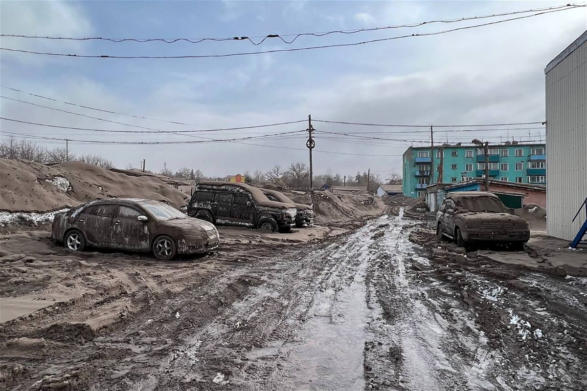 <i>Head of the Ust-Kamchatsky munic/Reuters</i><br/>Cars are shown covered in volcanic dust following the eruption.