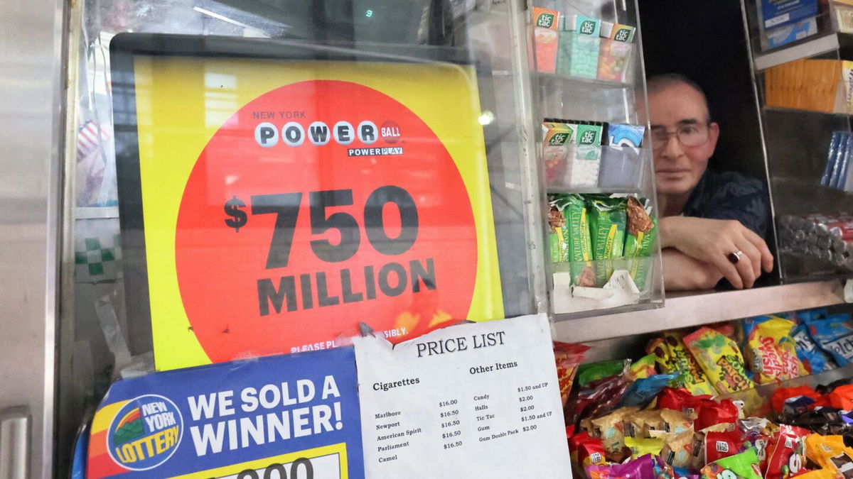 <i>Michael M. Santiago/Getty Images</i><br/>The Powerball grand prize