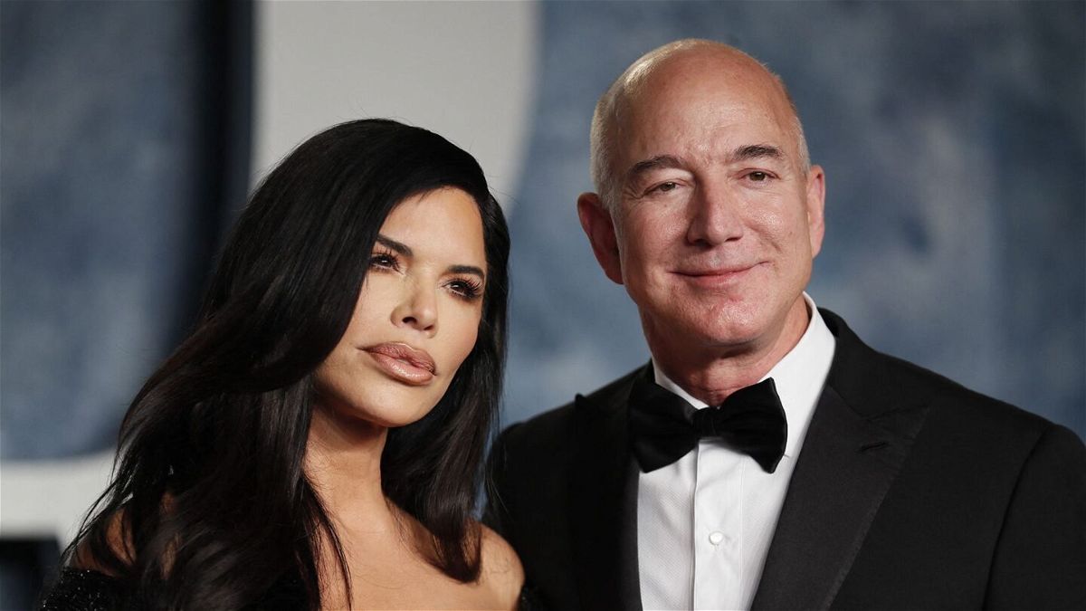 <i>Danny Moloshok/Reuters</i><br/>Lauren Sanchez (left) and Jeff Bezos arrive at the Vanity Fair Oscar party after the 95th Academy Awards