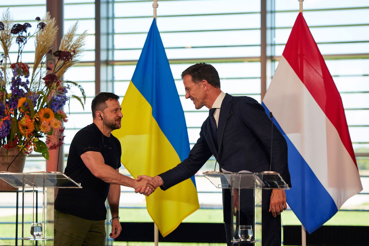 <i>Ksenia Kuleshova/Bloomberg/Getty Images</i><br/>Volodymyr Zelenskiy shakes hands with Mark Rutte.