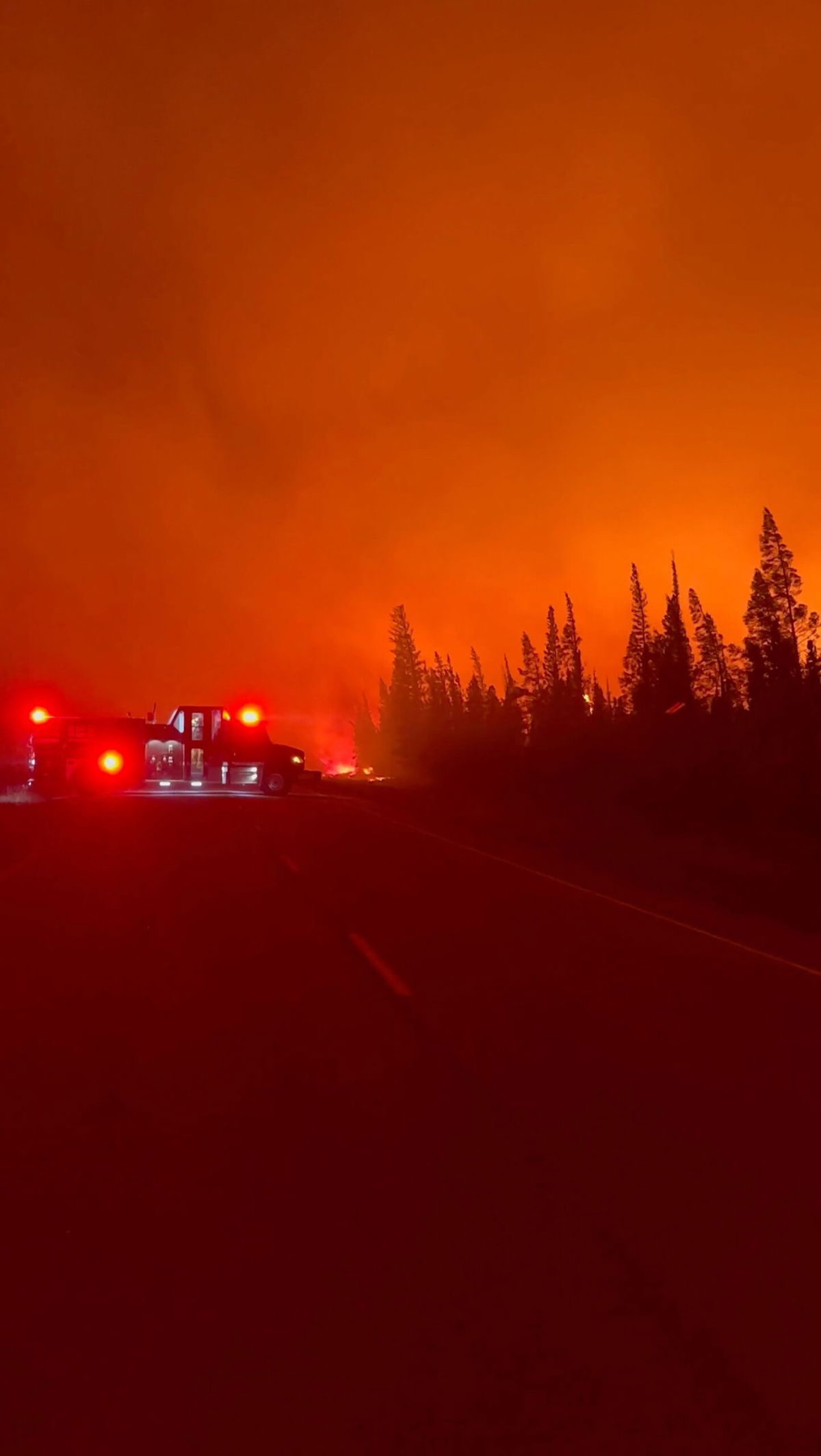 The entire capital city of Canada's Northwest Territories has been ordered  to evacuate as hundreds of wildfires scorch the region, officials say –  KION546