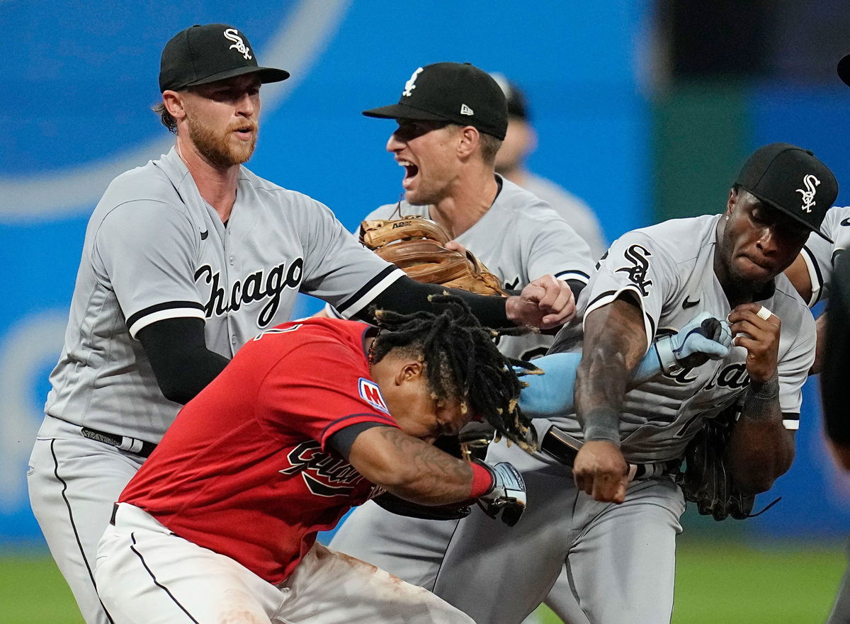 Benches clear in Yankees, Mets finale