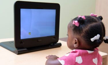 A child participates in eye-tracking to show a demonstration of the EarliPoint Evaluation process.