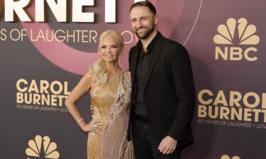 Kristin Chenoweth marries musician Josh Bryant.