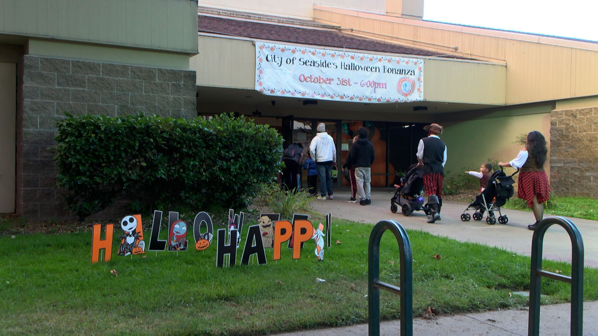 Seaside community celebrates Halloween at annual "Halloween Bonanza